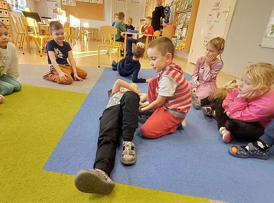 Gr.IV Światowy Dzień Pierwszej Pomocy -projekt "Szlachetnie i zdrowo z małpką Iwoną"
