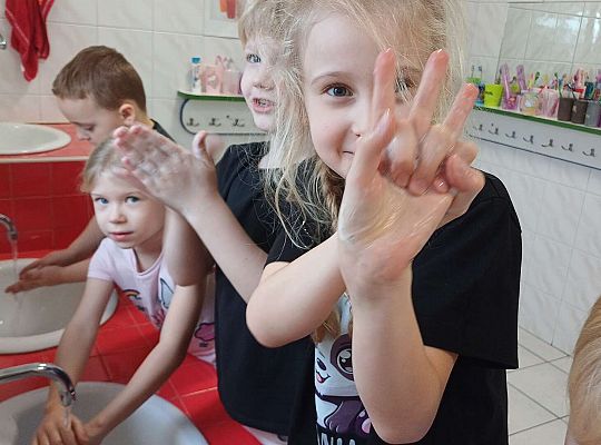 Gr.IV Dzień mycia rąk - Szlachetnie I zdrowo z małpką Iwoną