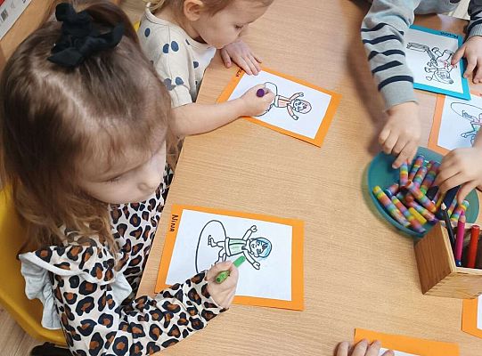 Gr.I  Bezpieczne ferie, Zabawy z absolwentkami przedszkola