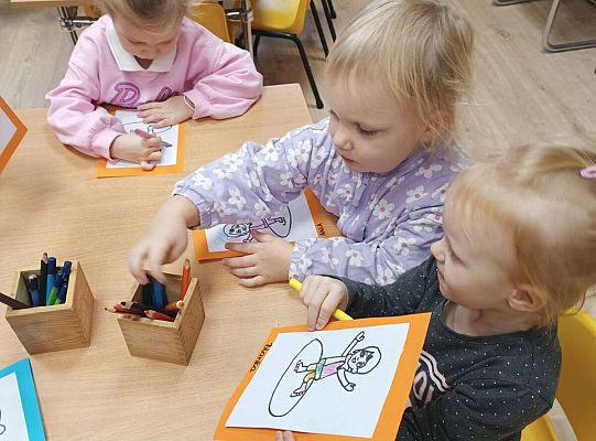 Gr.I  Bezpieczne ferie, Zabawy z absolwentkami przedszkola