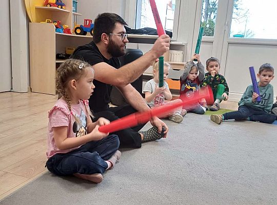 Gr.II Zabawy rytmiczne z tatą Ali