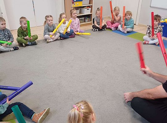 Gr.II Zabawy rytmiczne z tatą Ali