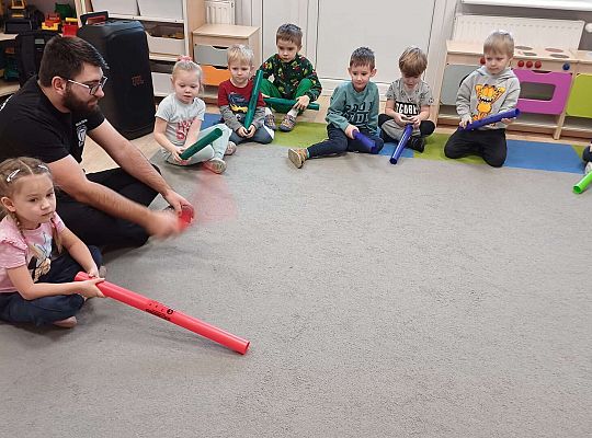 Gr.II Zabawy rytmiczne z tatą Ali
