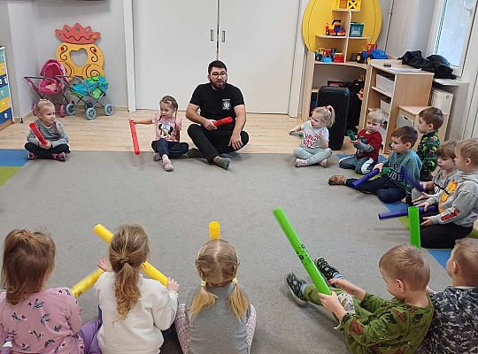 Gr.II Zabawy rytmiczne z tatą Ali