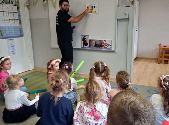 Gr. III Zabawy rytmiczne z tatą Witka