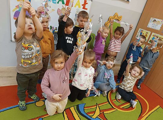 Gr.I Walentynkowe zabawy z absolwentkami przedszkola