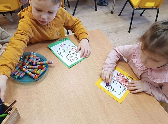 Gr.I Walentynkowe zabawy z absolwentkami przedszkola