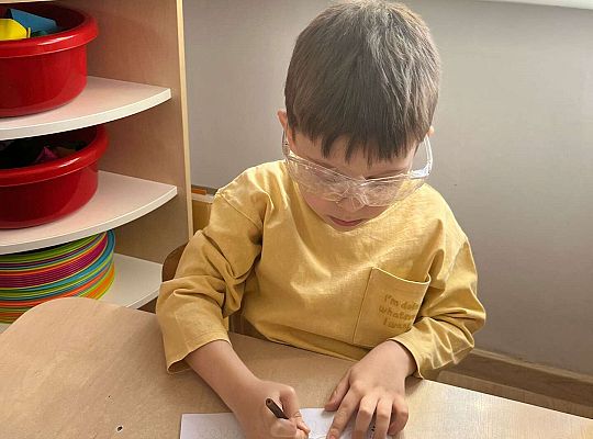 Gr. III Co to jest autyzm? - zajęcia z wolontariuszkami ze SP nr 5