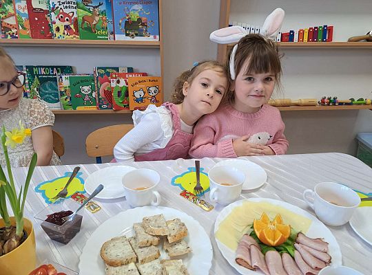 Gr.II Wielkanocne śniadanie oraz szukanie wielkanocnych niespodzianek