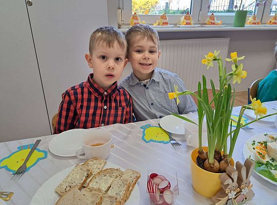 Gr.II Wielkanocne śniadanie oraz szukanie wielkanocnych niespodzianek