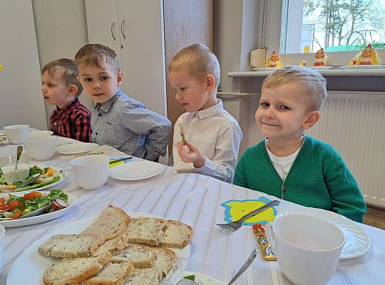 Gr.II Wielkanocne śniadanie oraz szukanie wielkanocnych niespodzianek
