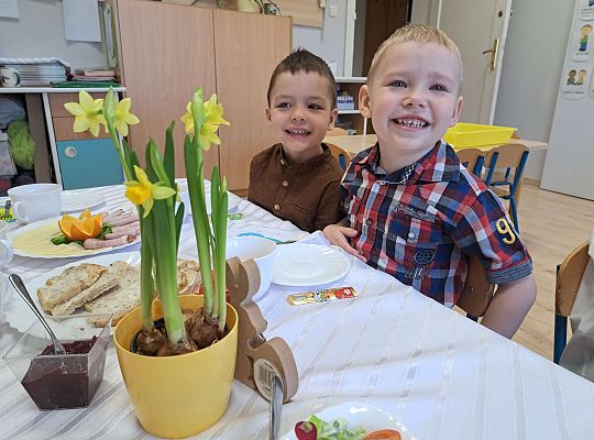 Gr.II Wielkanocne śniadanie oraz szukanie wielkanocnych niespodzianek