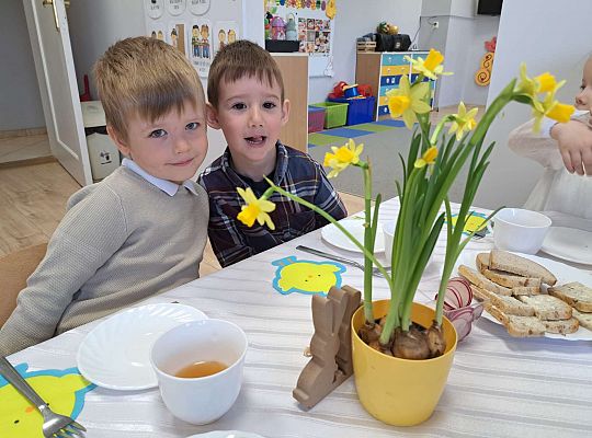 Gr.II Wielkanocne śniadanie oraz szukanie wielkanocnych niespodzianek