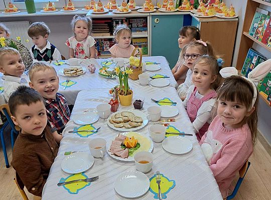 Gr.II Wielkanocne śniadanie oraz szukanie wielkanocnych niespodzianek
