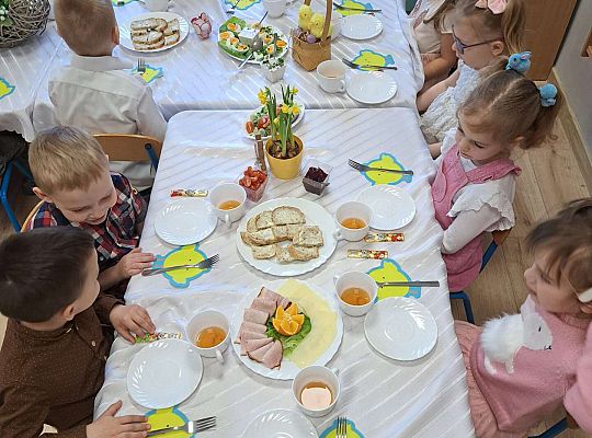 Gr.II Wielkanocne śniadanie oraz szukanie wielkanocnych niespodzianek