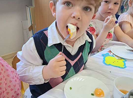 Gr.II Wielkanocne śniadanie oraz szukanie wielkanocnych niespodzianek