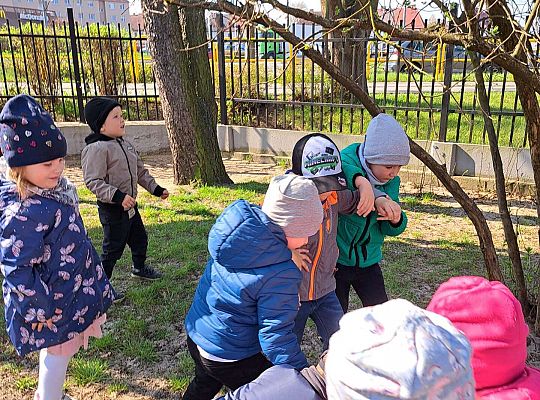 Gr.II Wielkanocne śniadanie oraz szukanie wielkanocnych niespodzianek