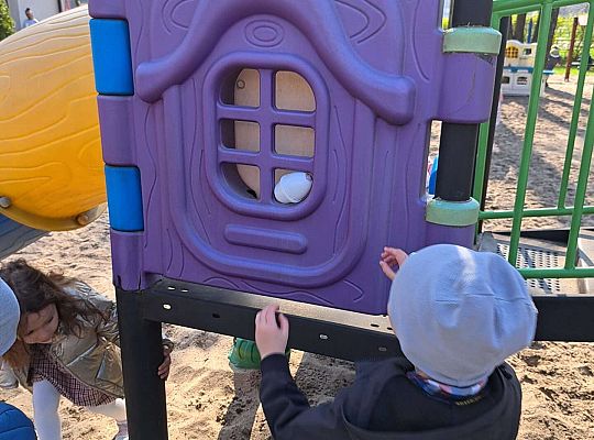 Gr.II Wielkanocne śniadanie oraz szukanie wielkanocnych niespodzianek