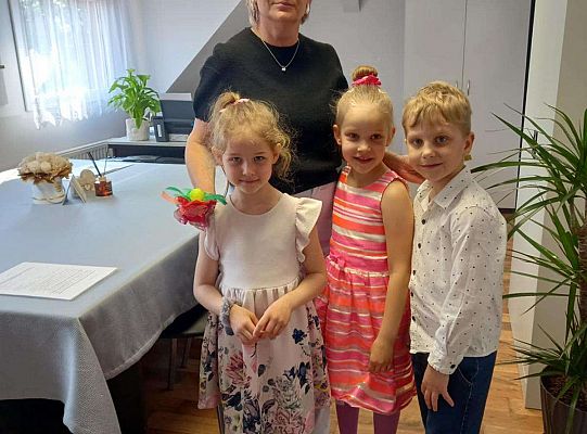 Gr. III Wielkanocne śniadanie oraz szukanie niespodzianek od zająca