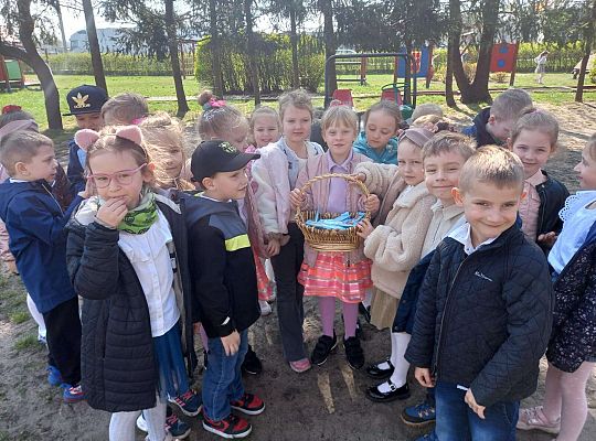 Gr. III Wielkanocne śniadanie oraz szukanie niespodzianek od zająca