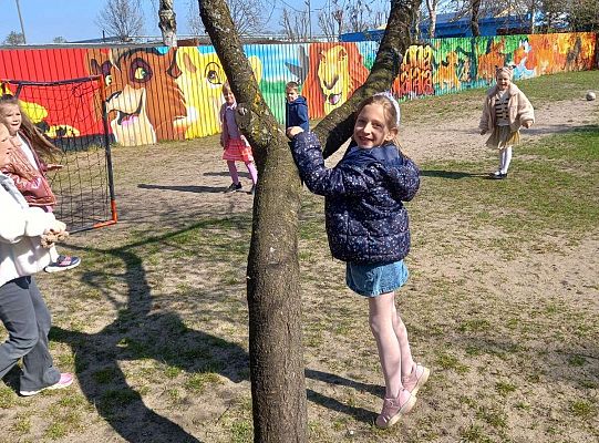 Gr. III Wielkanocne śniadanie oraz szukanie niespodzianek od zająca