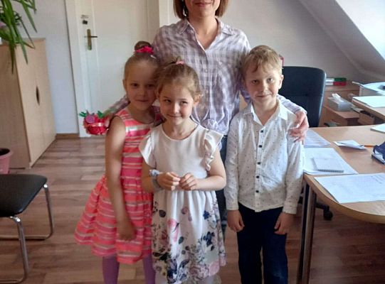 Gr. III Wielkanocne śniadanie oraz szukanie niespodzianek od zająca