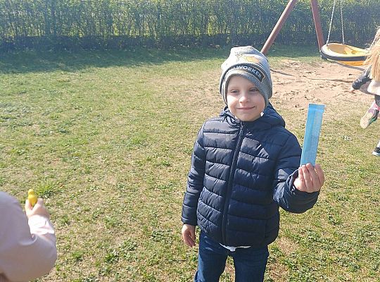 Gr.IV Wielkanocne śniadanie oraz szukanie niespodzianek od zająca.