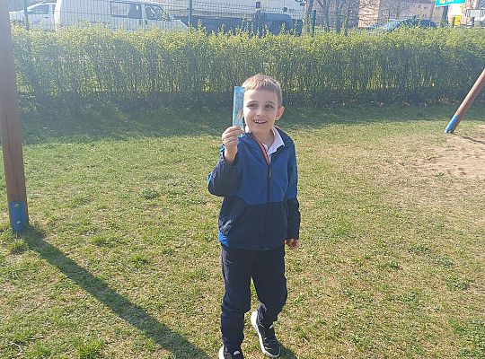 Gr.IV Wielkanocne śniadanie oraz szukanie niespodzianek od zająca.