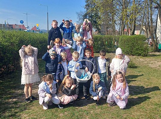 Gr.IV Wielkanocne śniadanie oraz szukanie niespodzianek od zająca.