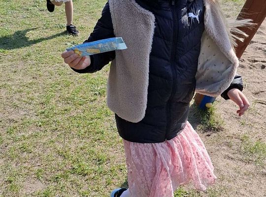 Gr.IV Wielkanocne śniadanie oraz szukanie niespodzianek od zająca.