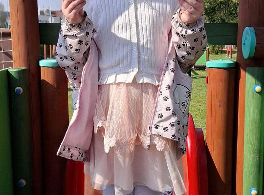 Gr.IV Wielkanocne śniadanie oraz szukanie niespodzianek od zająca.