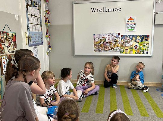 Gr. III Zajęcia o Wielkanocy przeprowadzone przez wolontariuszki ze SP5