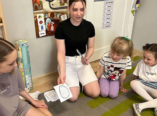 Gr. III Zajęcia o Wielkanocy przeprowadzone przez wolontariuszki ze SP5