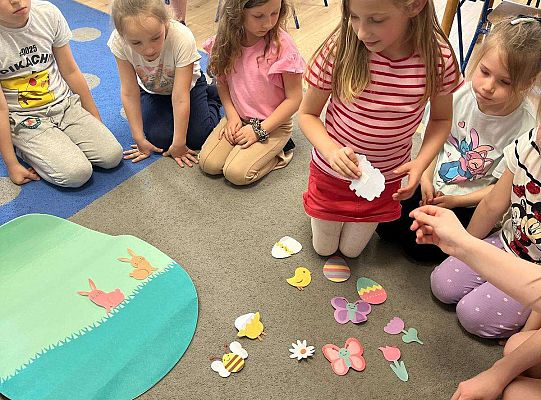 Gr. III Zajęcia o Wielkanocy przeprowadzone przez wolontariuszki ze SP5