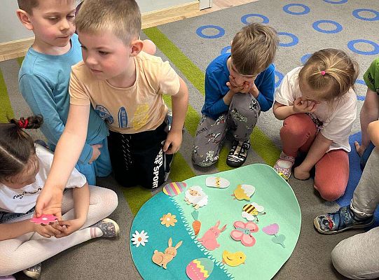 Gr. III Zajęcia o Wielkanocy przeprowadzone przez wolontariuszki ze SP5