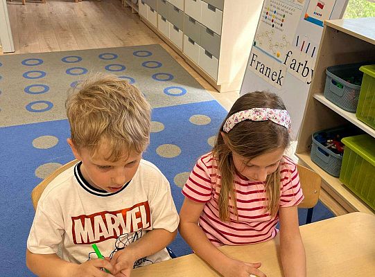 Gr. III Zajęcia o Wielkanocy przeprowadzone przez wolontariuszki ze SP5