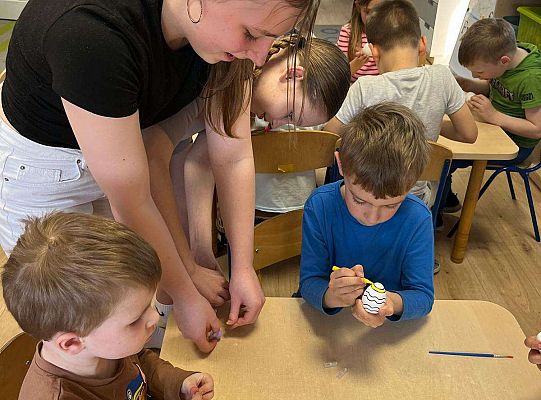 Gr. III Zajęcia o Wielkanocy przeprowadzone przez wolontariuszki ze SP5