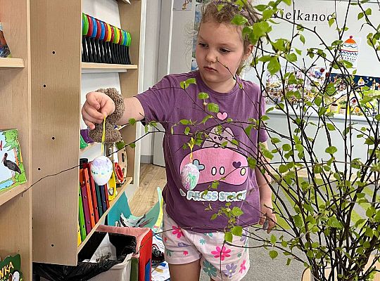 Gr. III Zajęcia o Wielkanocy przeprowadzone przez wolontariuszki ze SP5