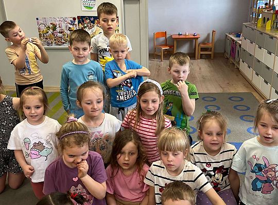 Gr. III Zajęcia o Wielkanocy przeprowadzone przez wolontariuszki ze SP5