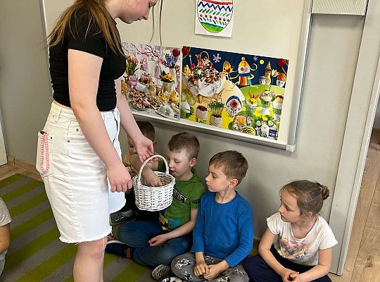 Gr. III Zajęcia o Wielkanocy przeprowadzone przez wolontariuszki ze SP5