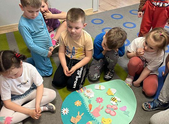 Gr. III Zajęcia o Wielkanocy przeprowadzone przez wolontariuszki ze SP5