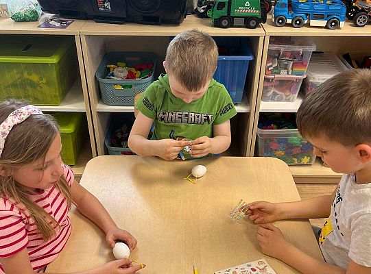 Gr. III Zajęcia o Wielkanocy przeprowadzone przez wolontariuszki ze SP5