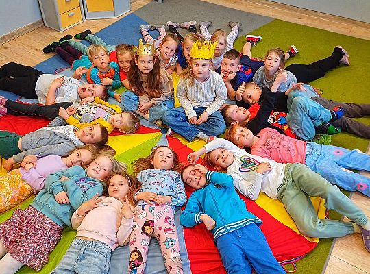 Gr. IV  Urodziny Hani i Wiktorii