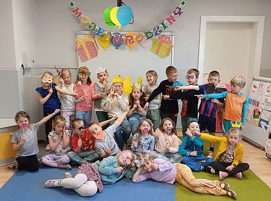 Gr. IV  Urodziny Hani i Wiktorii