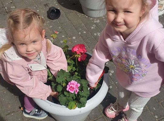 Gr.I Maluszki upiększają nasz ogród