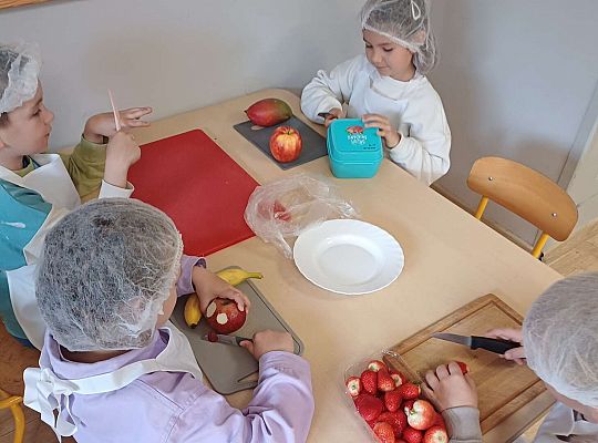 Gr. IV Robimy sałatkę owocową