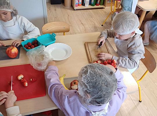 Gr. IV Robimy sałatkę owocową