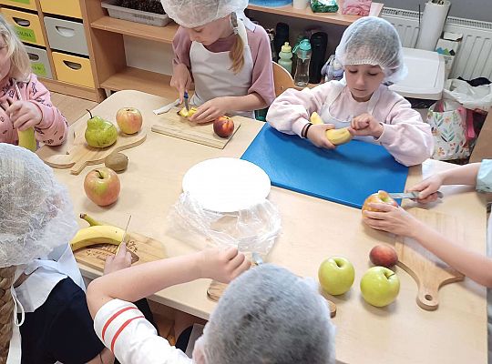 Gr. IV Robimy sałatkę owocową