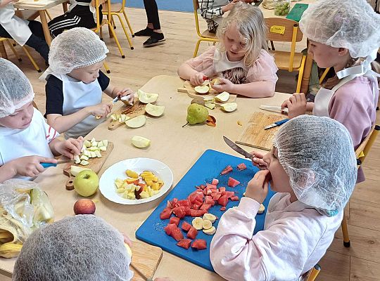 Gr. IV Robimy sałatkę owocową
