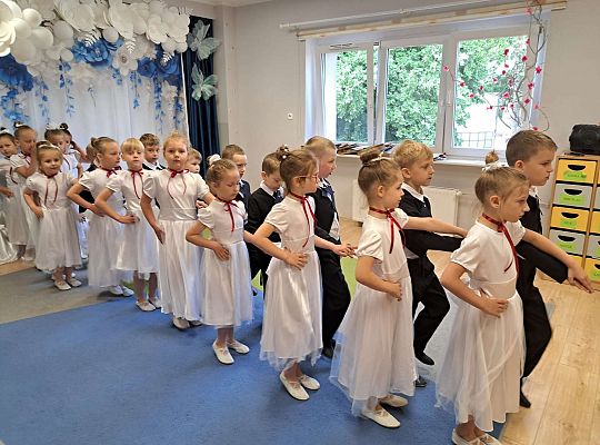 Gr.  III Zakończenie roku oraz pożegnanie przedszkolaków.